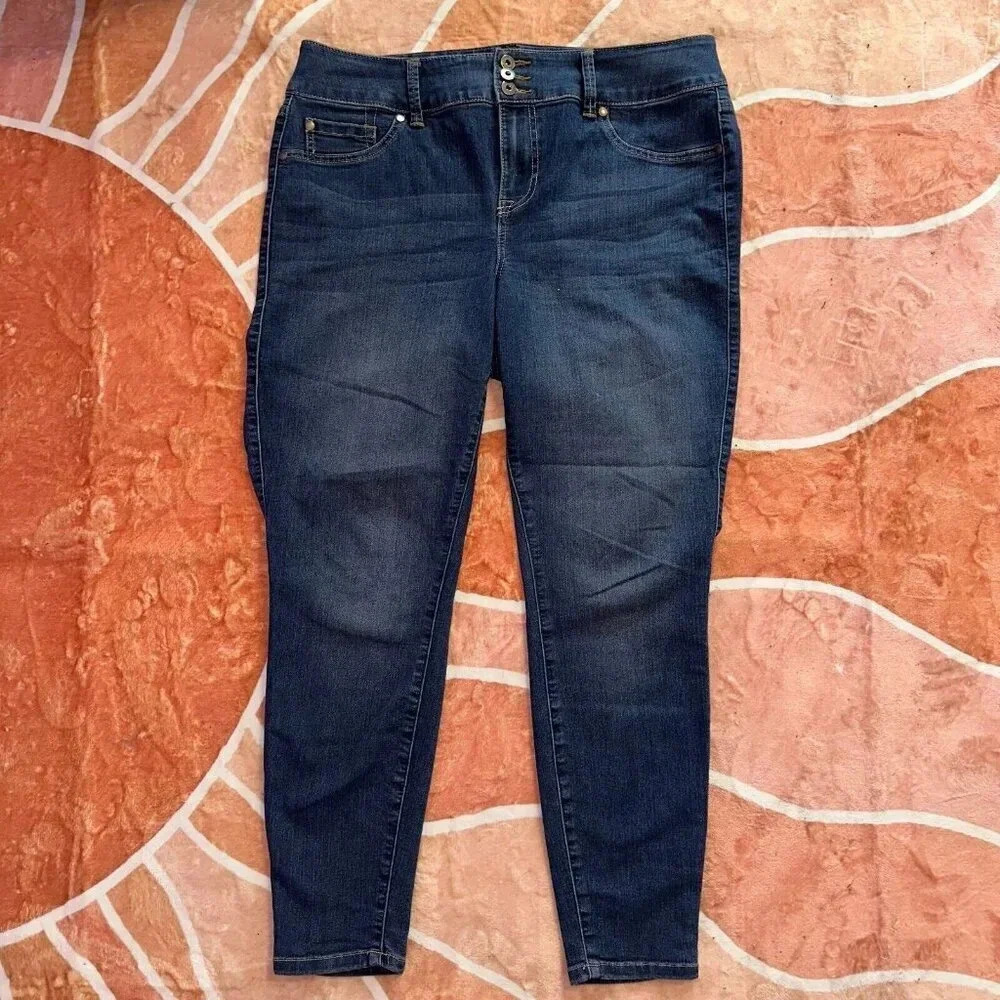 Torrid Super Stretch Jegging 3 Button Jeans Denim Super Soft Women's Sz 16